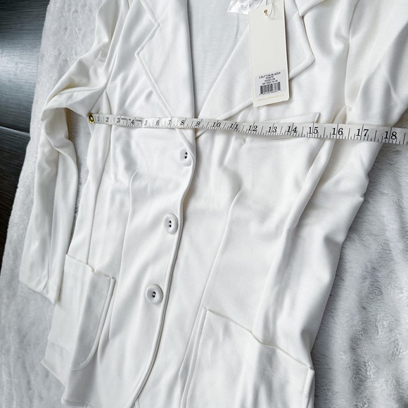 NWT- SUZIE KONDI 3 Button Ivory Ponte Blazer - Picture 10 of 10